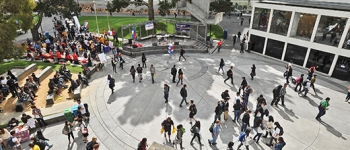 students moving through a large quad area on a college campus